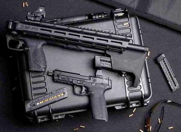 Один калибр, две формы: пистолет и карабин Smith & Wesson 22LR