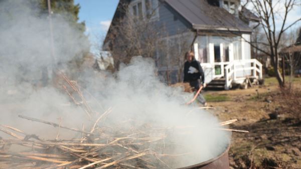 Юрист разъяснила, можно ли сжигать мусор на своём дачном участке