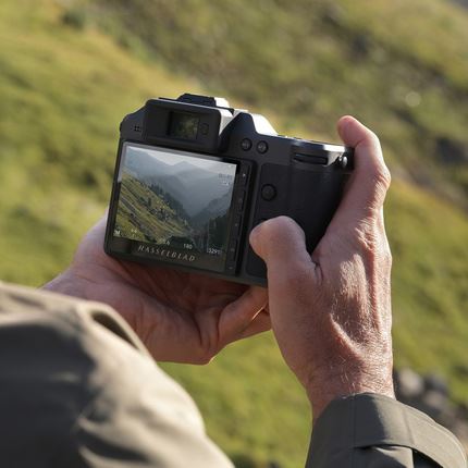 Hasselblad X2D II 100C: сто мегапикселей за $7400