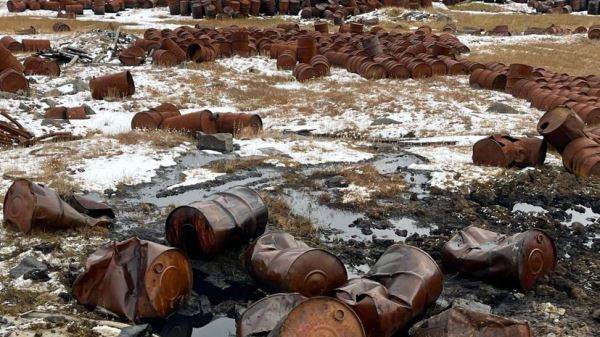 Рядом с Диксоном на Таймыре нашли свалку с нефтепродуктами