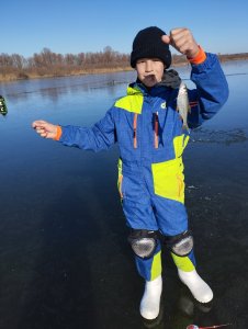 Открылись с сыном и товарищем по твёрдой воде.